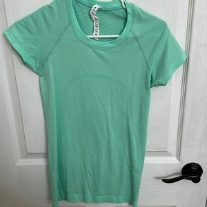 Lululemon swiftly tech short sleeve in wild mint size 4